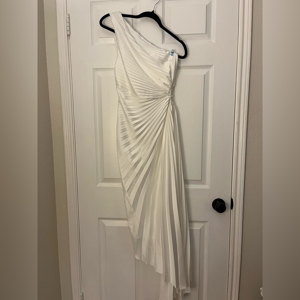 Elegant White Pleated One-Shoulder Dress